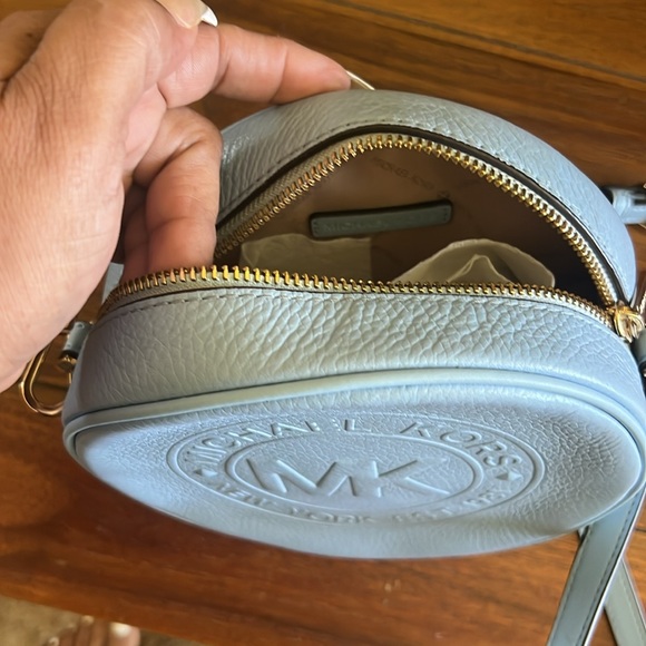 Brandnew Michael kors purse!!! Is beautiful blue medium size. - Picture 2 of 5